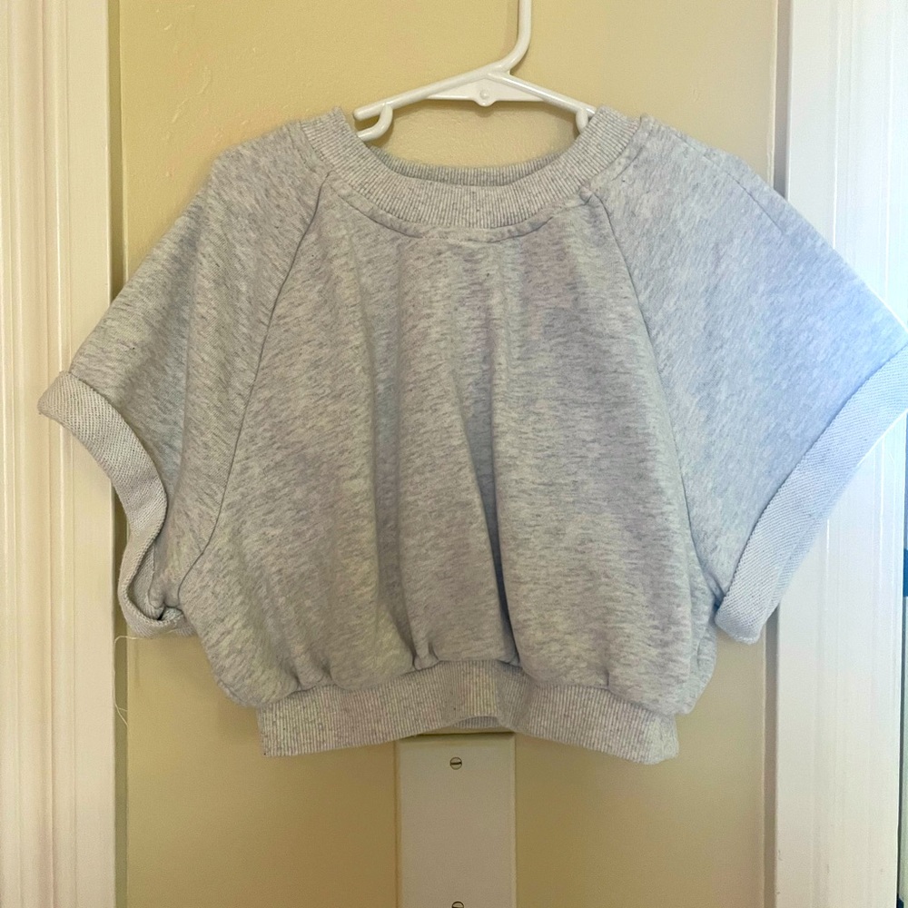 Cropped cream shirt